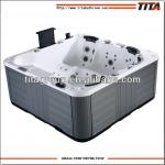 6 people use hot tub TOP086